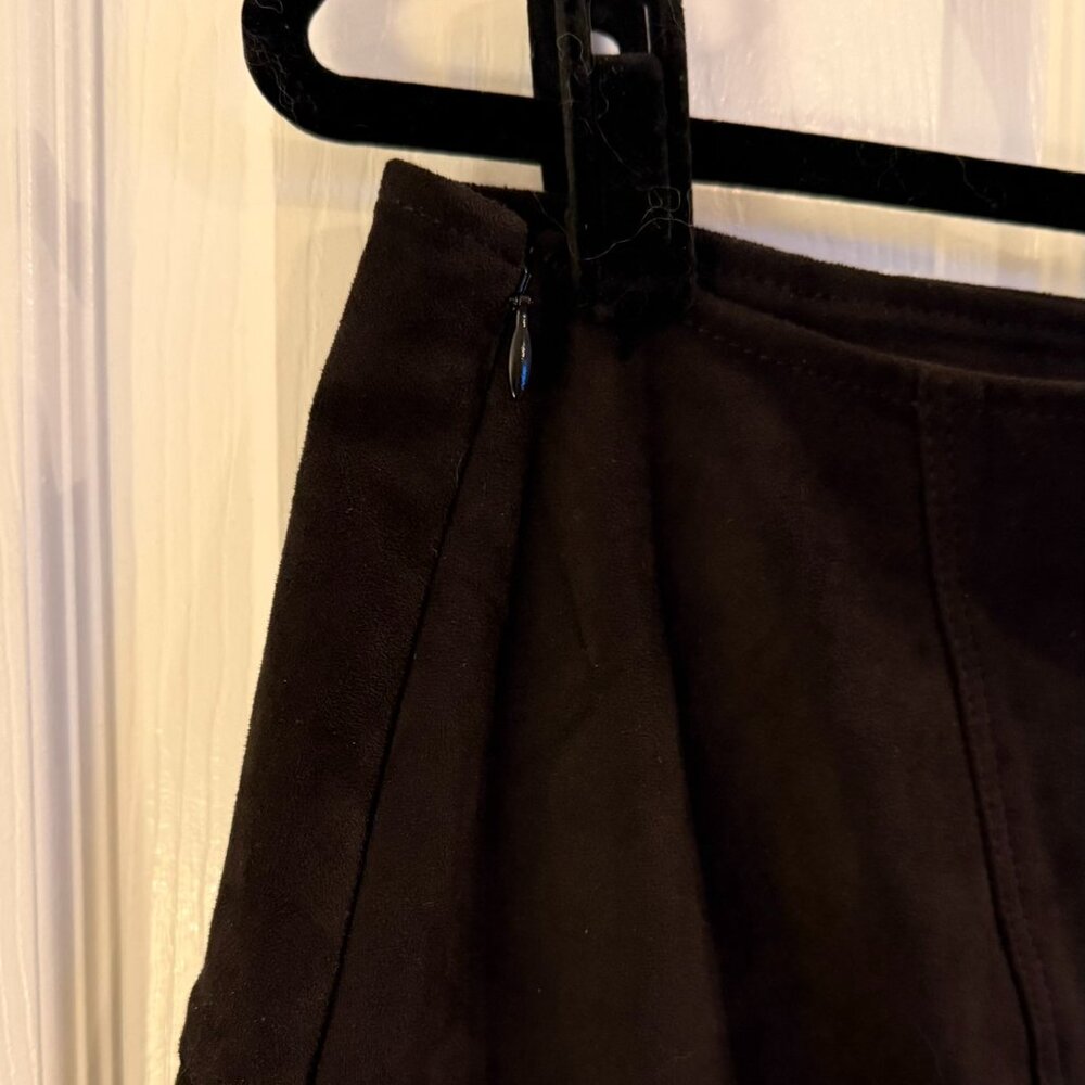 Express NWT Suede Mini Skirt Black with Silver Accents Size 12 - Picture 7 of 8